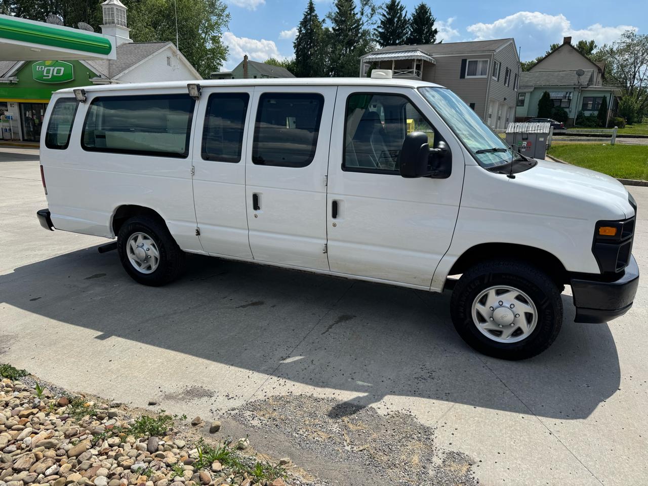 Ford Econoline E-350 Super Duty Extended 2012