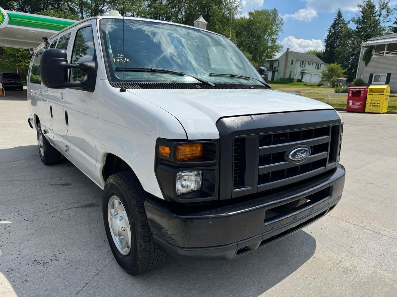 Ford Econoline E-350 Super Duty Extended 2012