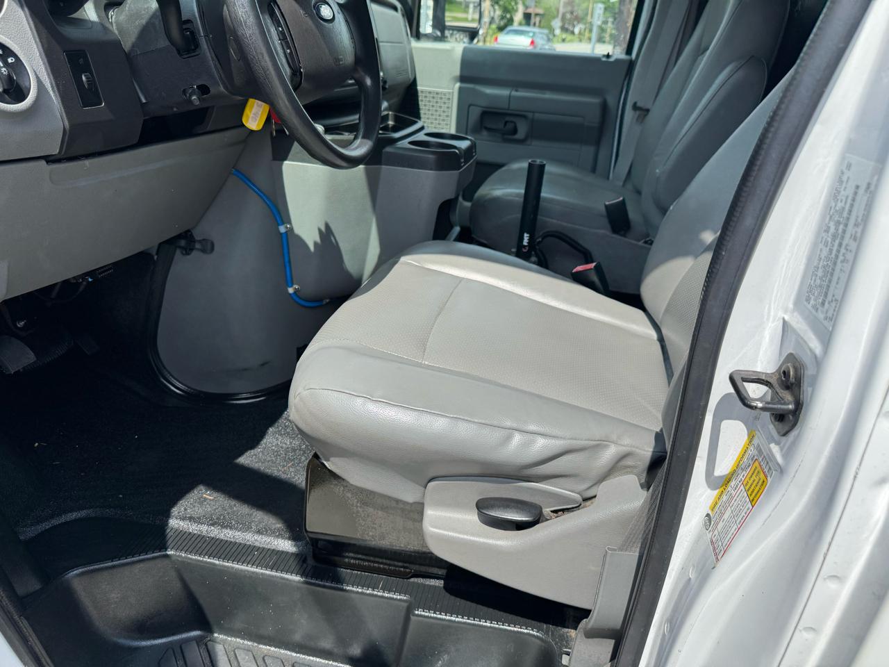 Ford Econoline E-350 Super Duty Extended 2012