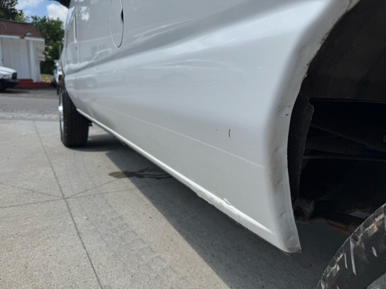 Ford Econoline E-350 Super Duty Extended 2012