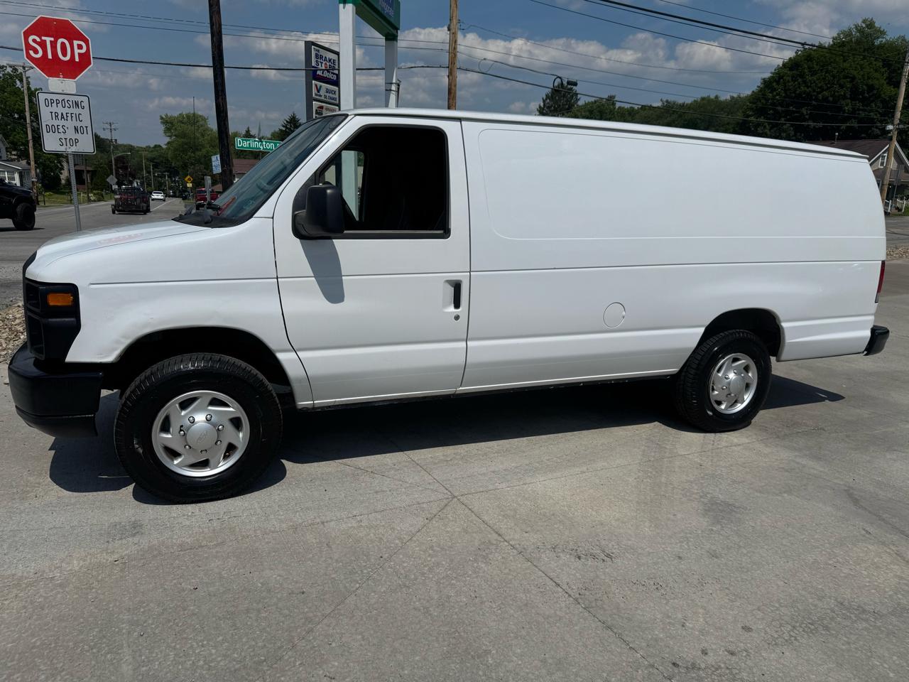 Ford Econoline E-350 Super Duty Extended 2013