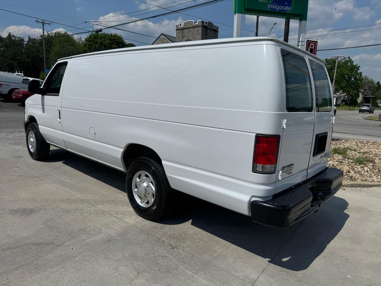 Ford Econoline E-350 Super Duty Extended 2013