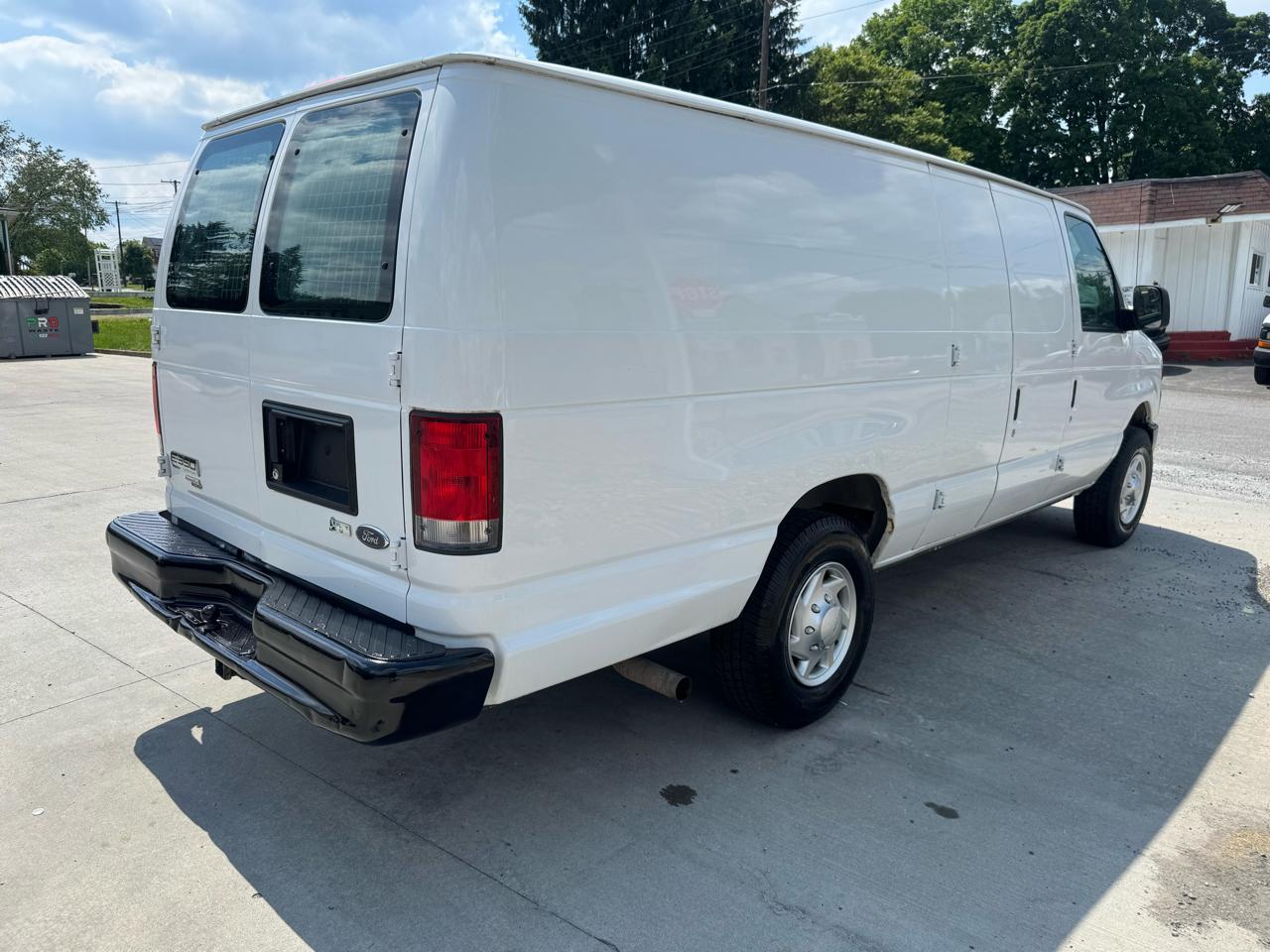 Ford Econoline E-350 Super Duty Extended 2013