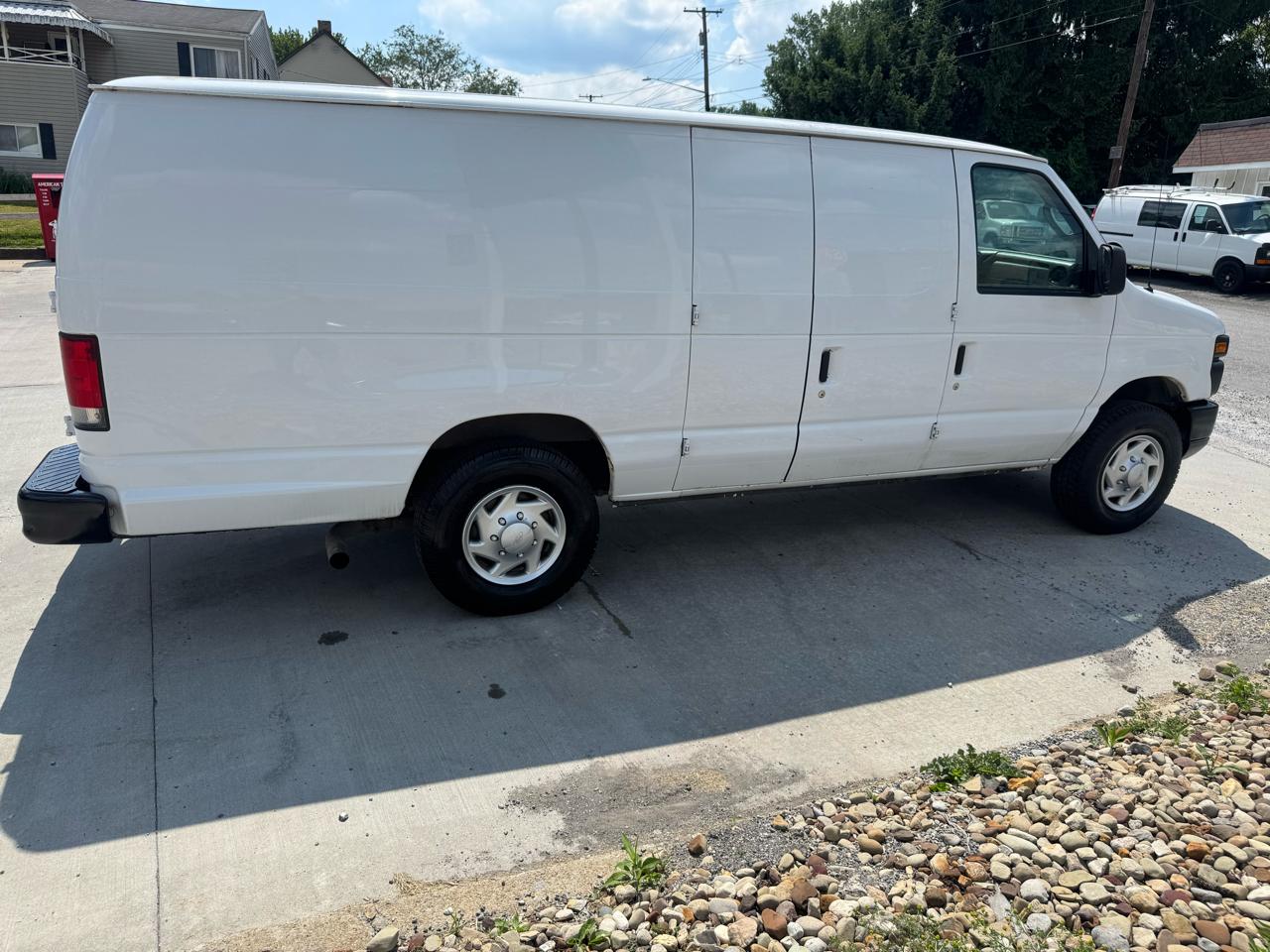 Ford Econoline E-350 Super Duty Extended 2013