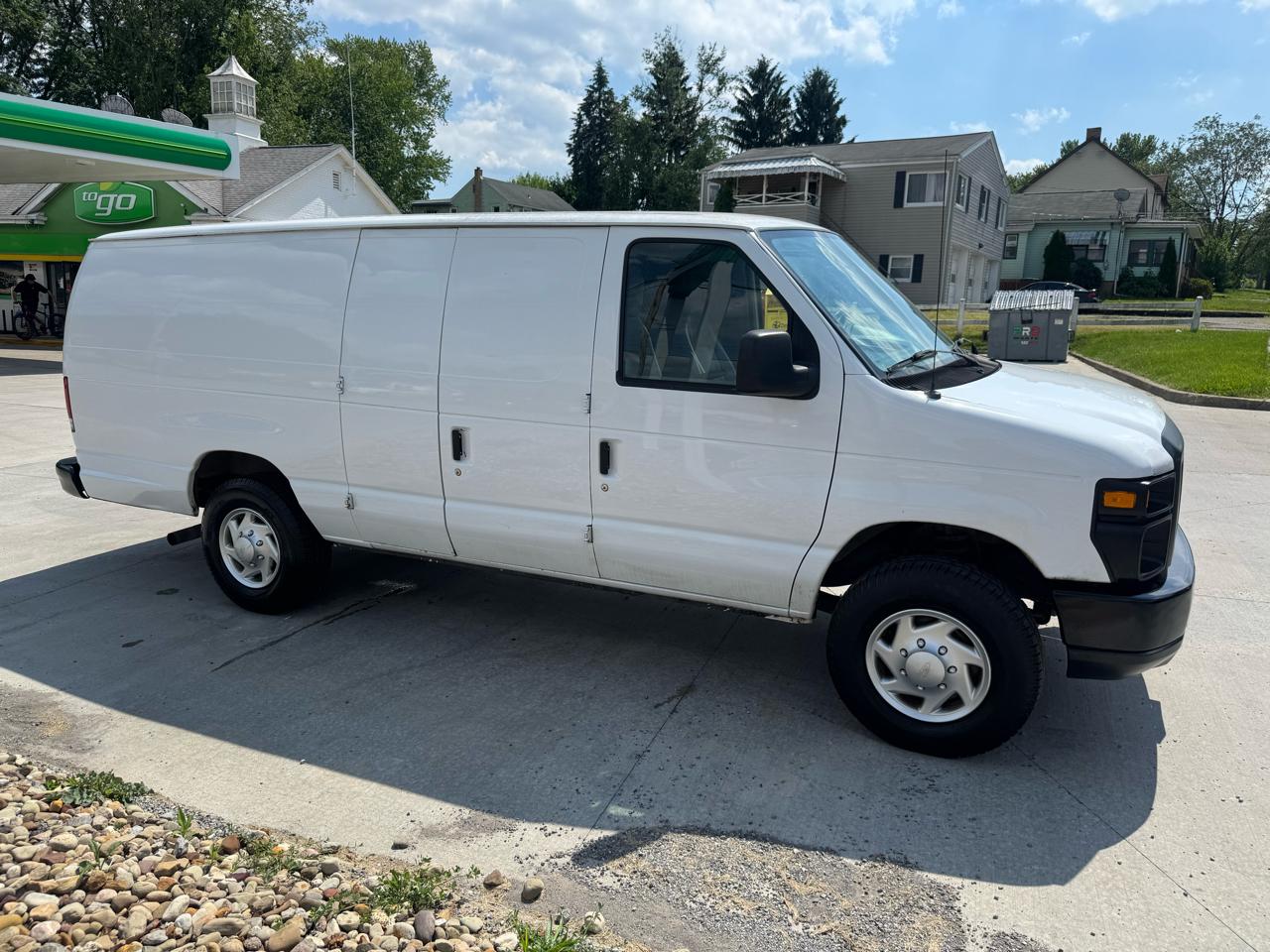 Ford Econoline E-350 Super Duty Extended 2013