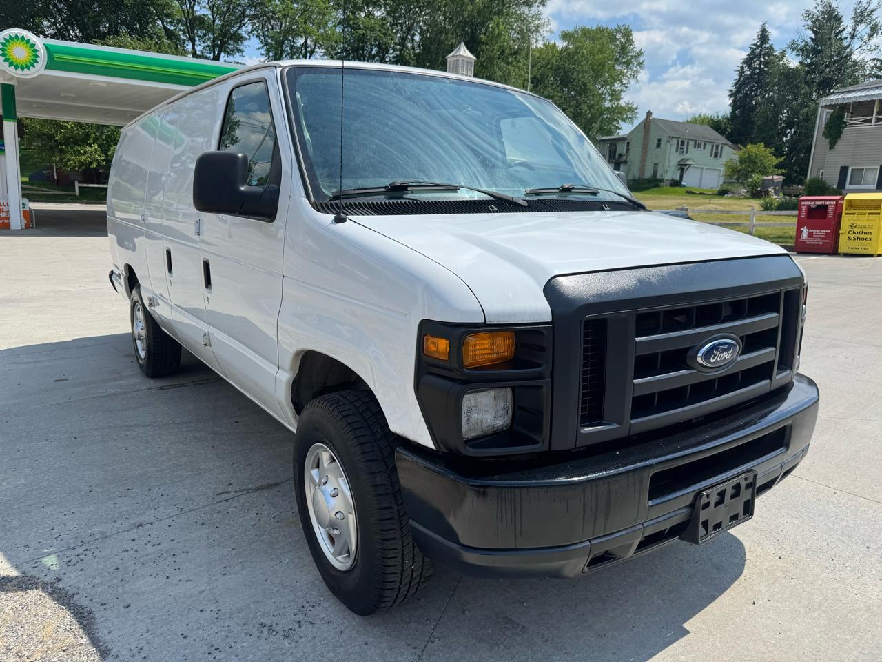 Ford Econoline E-350 Super Duty Extended 2013