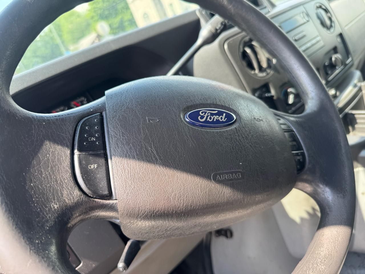Ford Econoline E-350 Super Duty Extended 2013