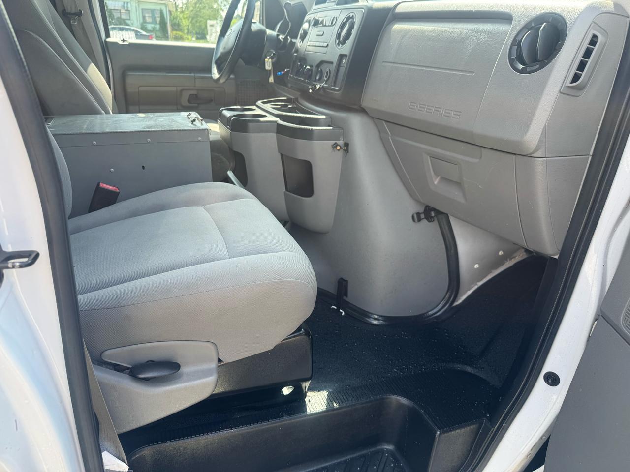 Ford Econoline E-250 2014
