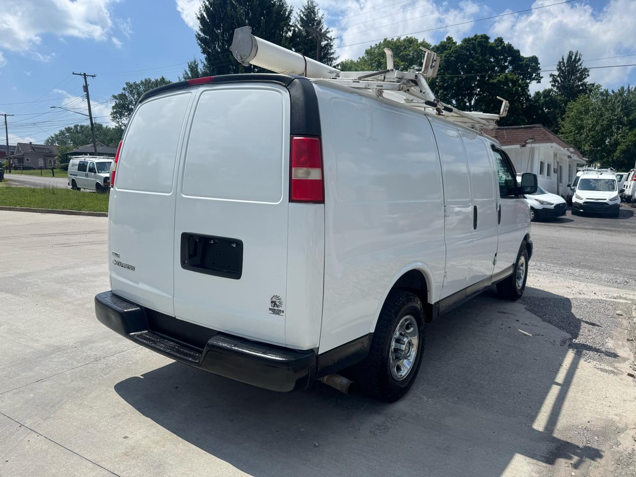 Chevrolet Express 3500 Cargo 2010