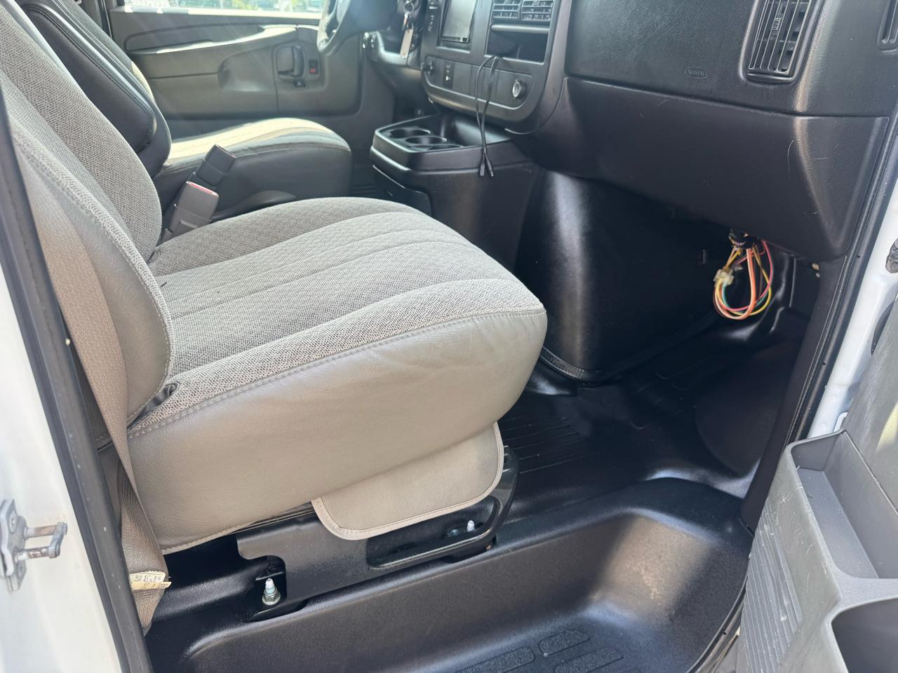 Chevrolet Express 3500 Cargo 2010