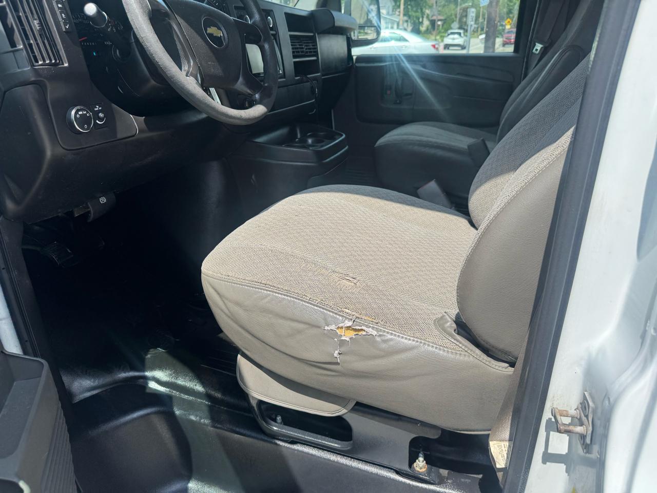Chevrolet Express 3500 Cargo 2010