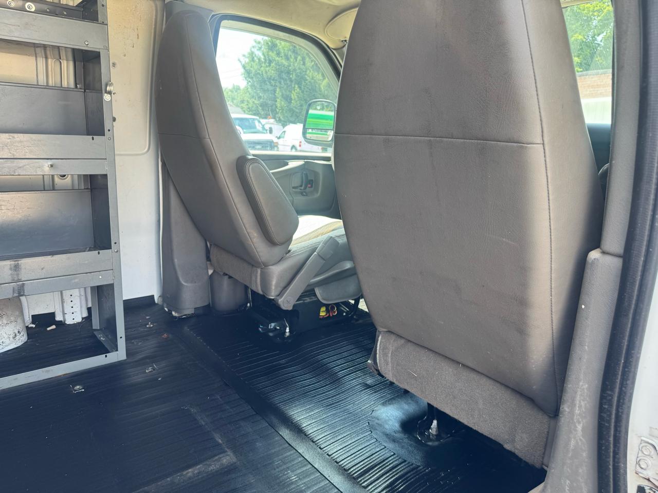 Chevrolet Express 3500 Cargo 2010