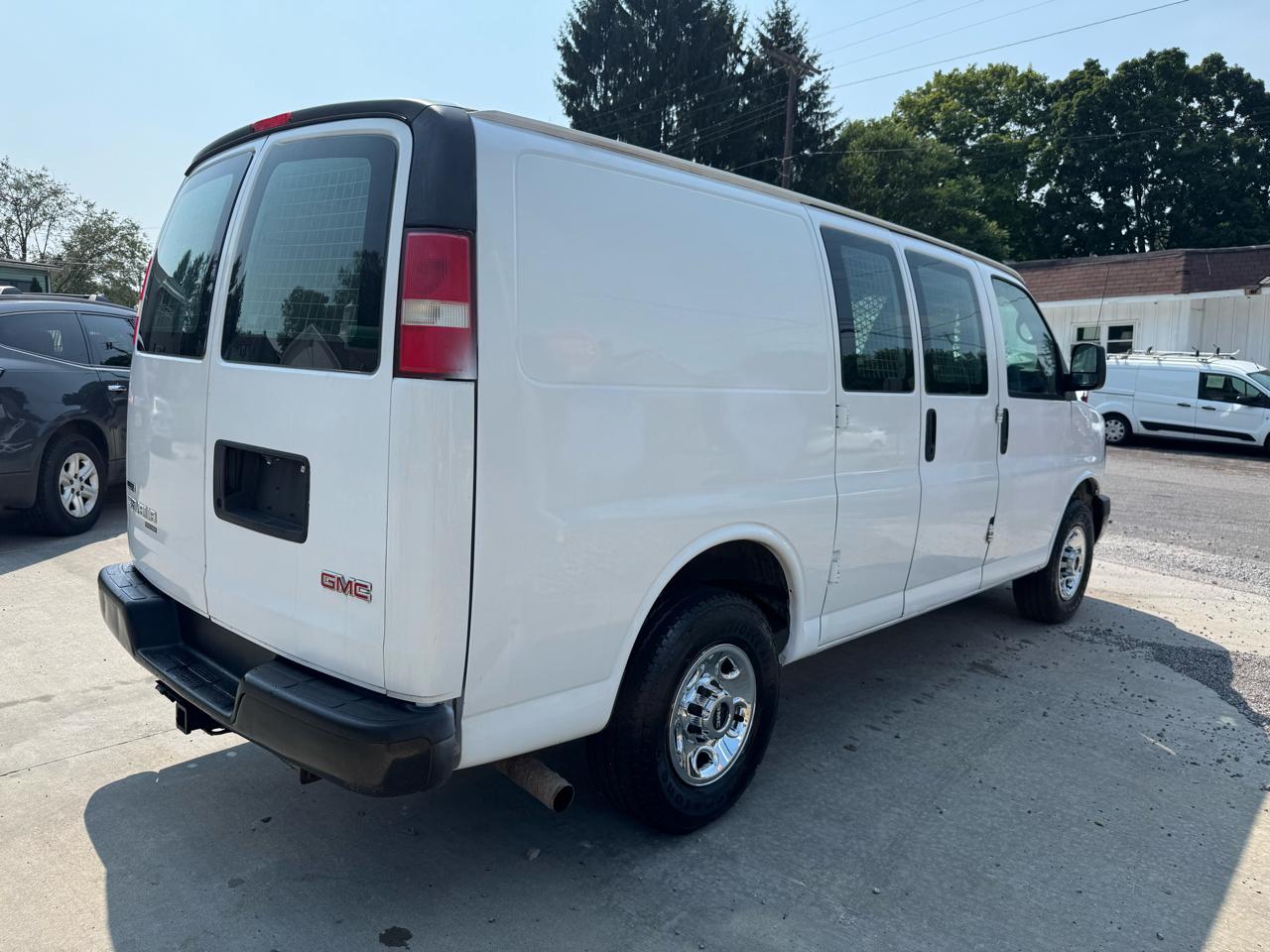 GMC Savana G2500 Cargo 2011