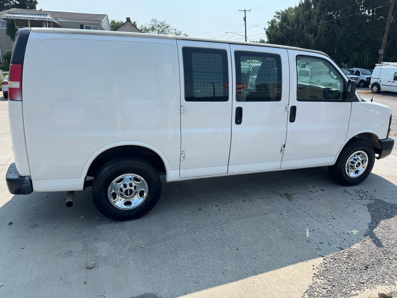 GMC Savana G2500 Cargo 2011