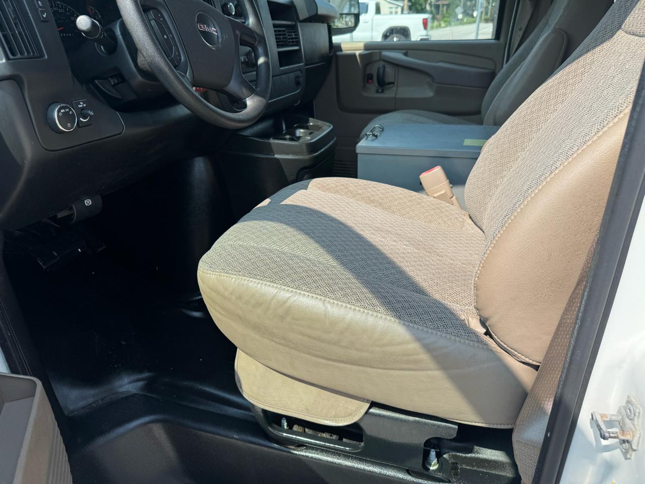 GMC Savana G2500 Cargo 2011