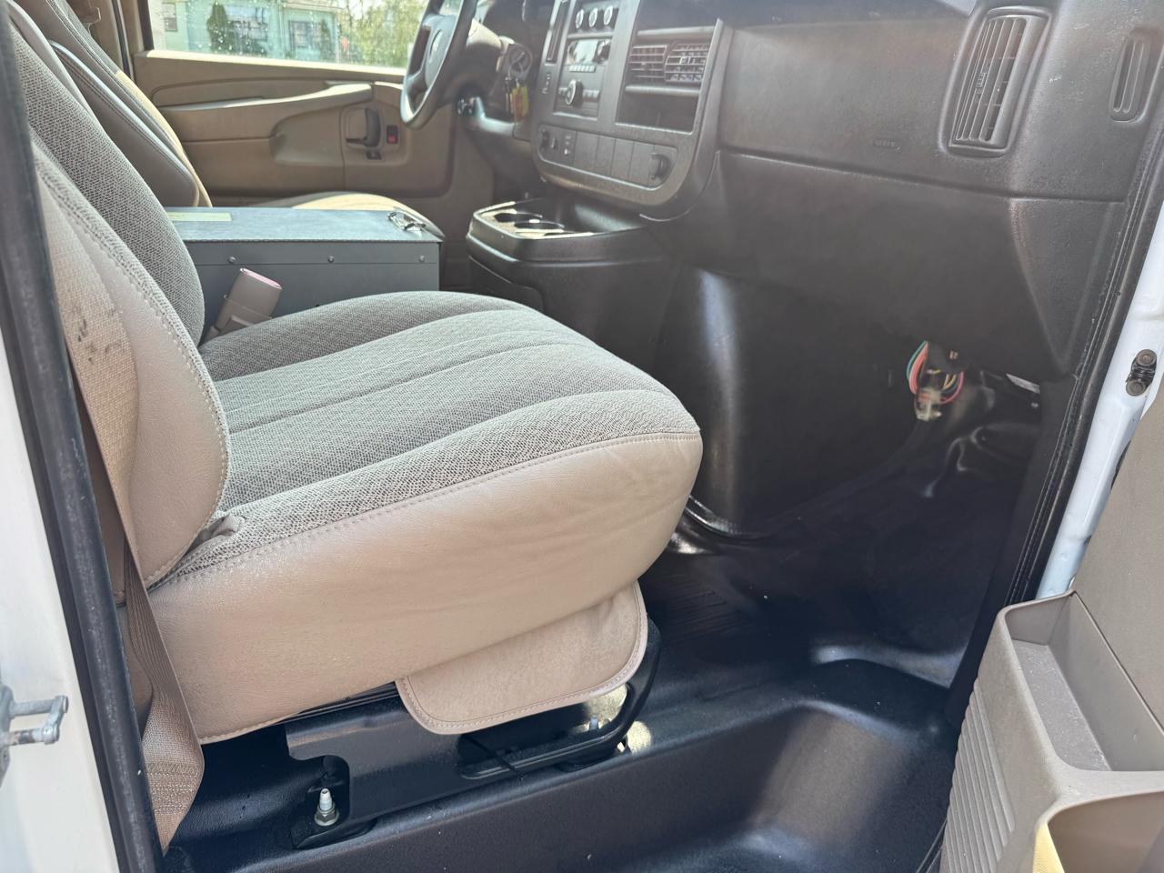 GMC Savana G2500 Cargo 2011