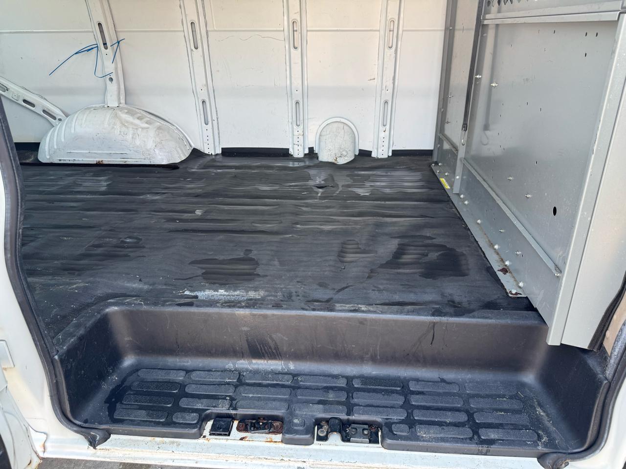 GMC Savana G2500 Cargo 2011