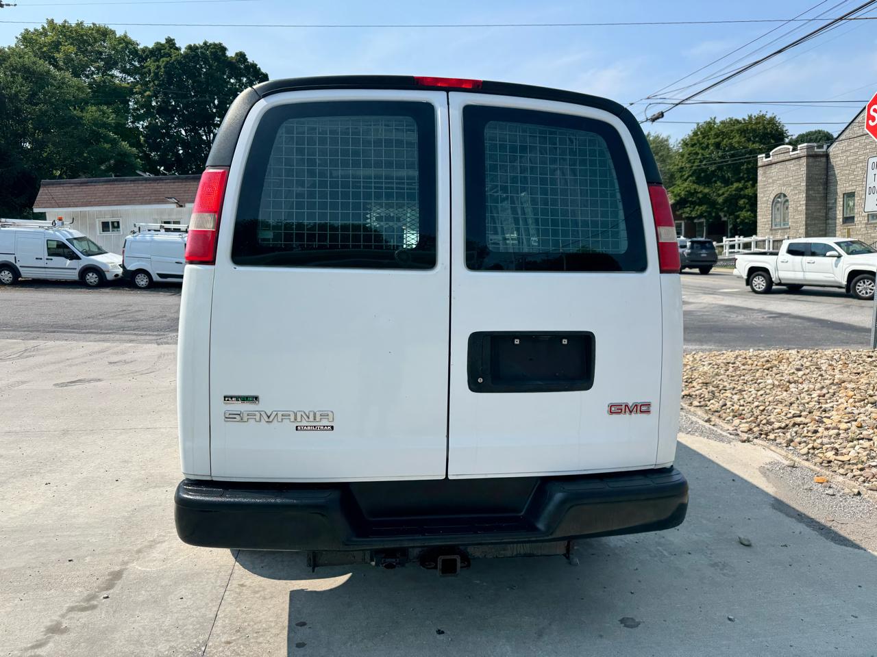 GMC Savana G2500 Cargo 2011
