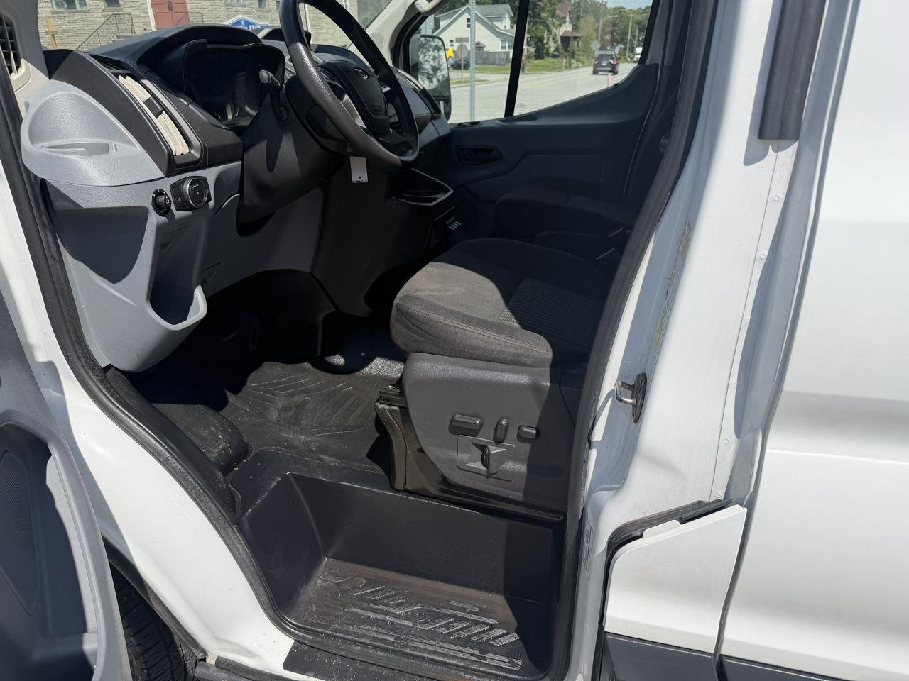 Ford Transit 150 Van Low Roof w/Sliding Pass. 130-in. WB 2018