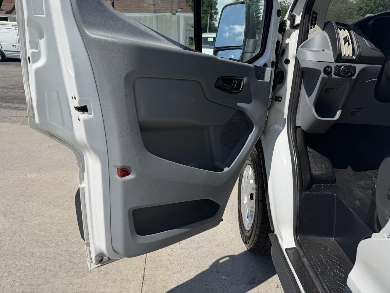 Ford Transit 150 Van Low Roof w/Sliding Pass. 130-in. WB 2018