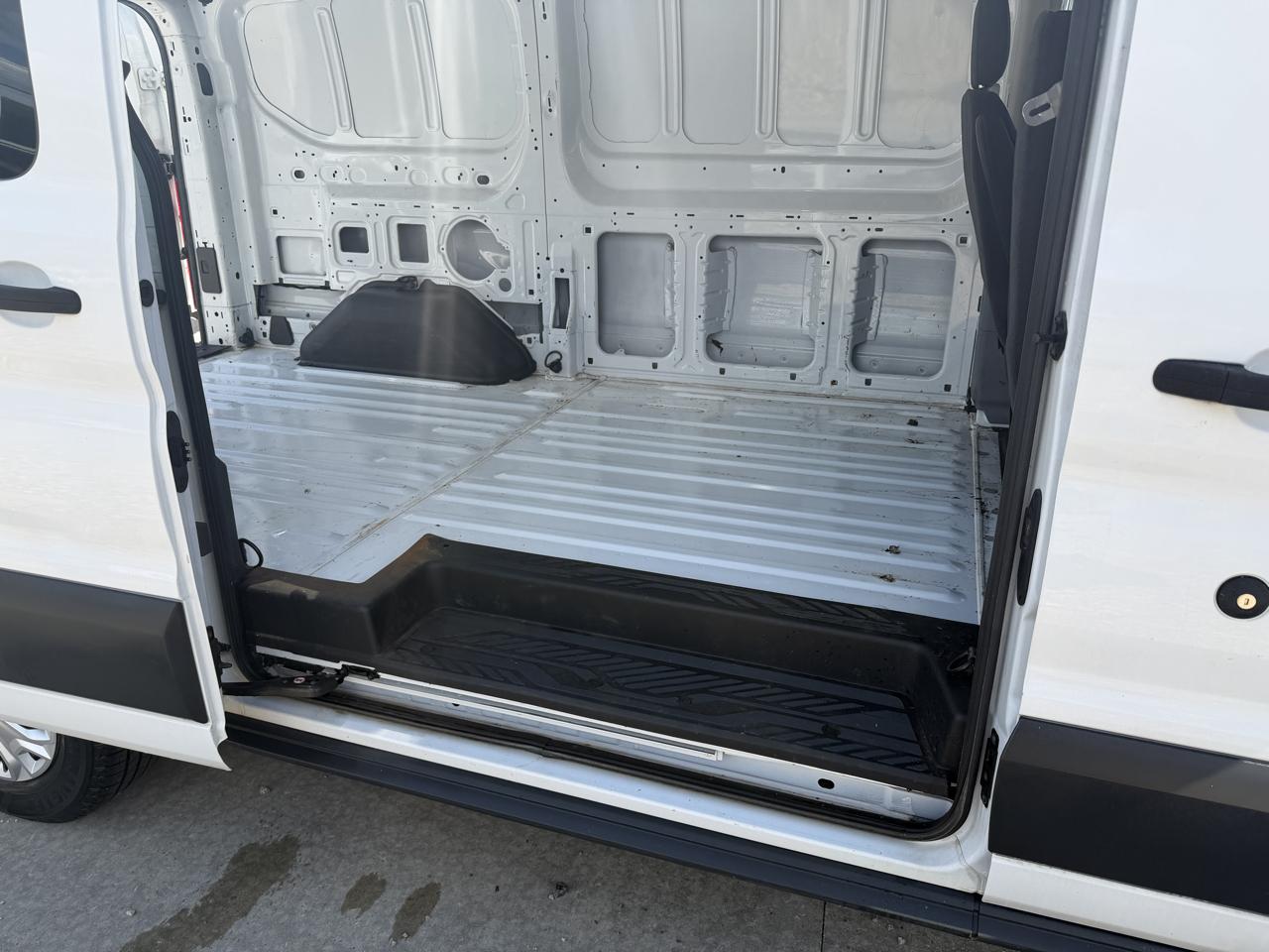 Ford Transit 150 Van Low Roof w/Sliding Pass. 130-in. WB 2018