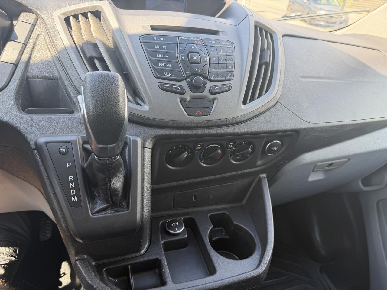 Ford Transit 150 Van Low Roof w/Sliding Pass. 130-in. WB 2018