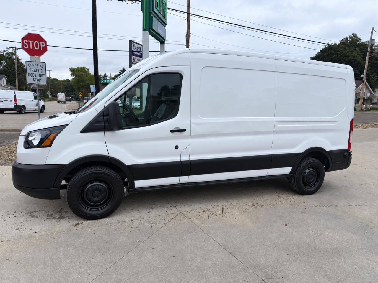 Ford Transit 250 Van Med. Roof w/Sliding Pass. 148-in. WB 2019