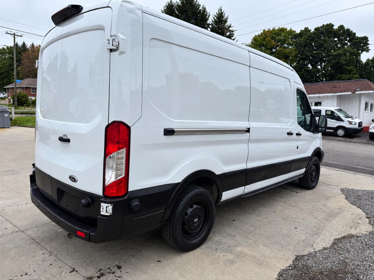 Ford Transit 250 Van Med. Roof w/Sliding Pass. 148-in. WB 2019
