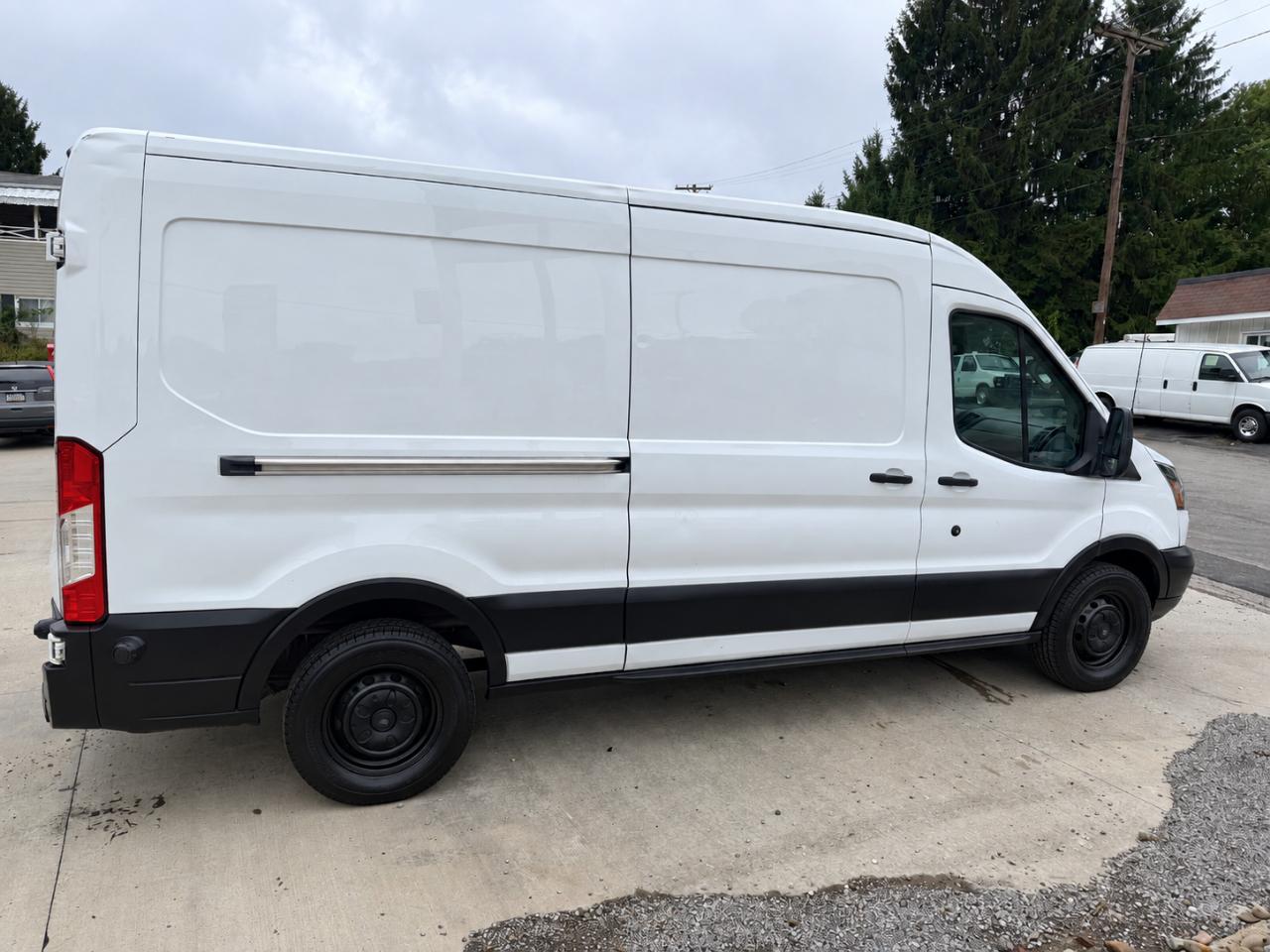 Ford Transit 250 Van Med. Roof w/Sliding Pass. 148-in. WB 2019