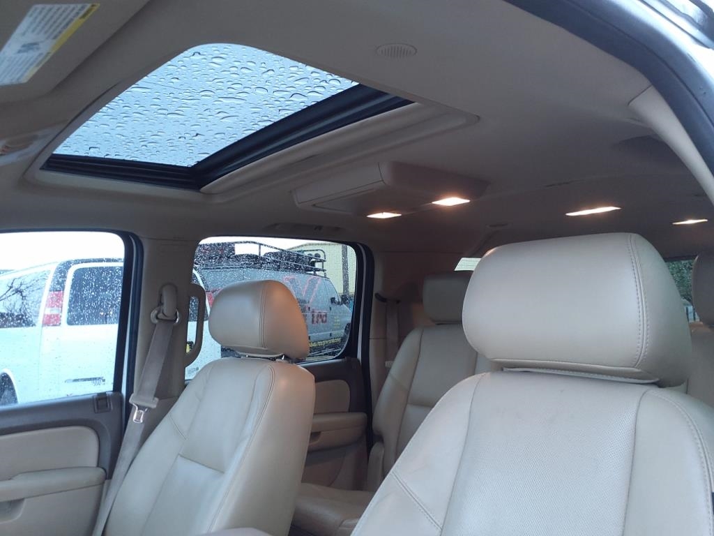 Chevrolet Suburban LTZ 1500 2WD 2011