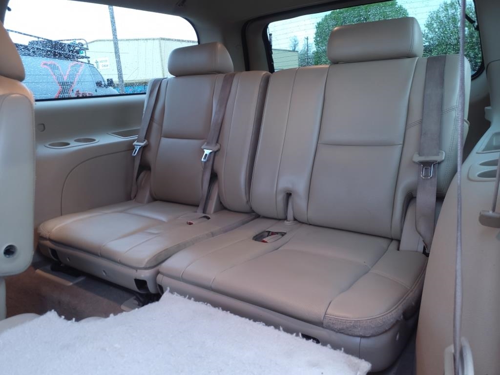 Chevrolet Suburban LTZ 1500 2WD 2011