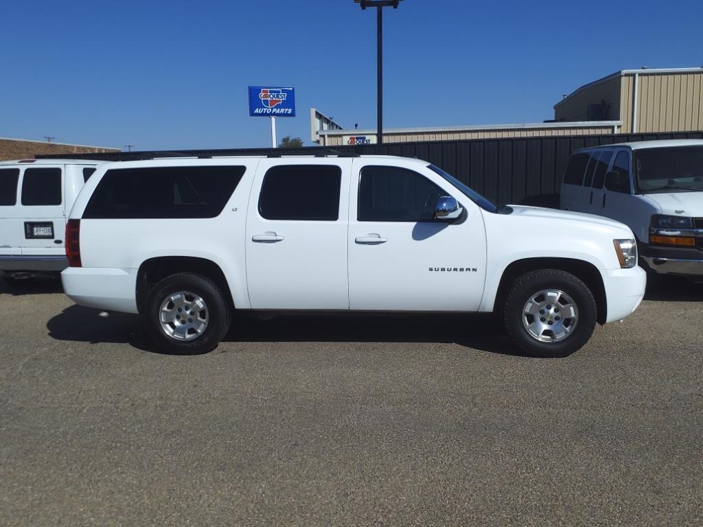 Chevrolet Suburban LT 1500 2WD 2013