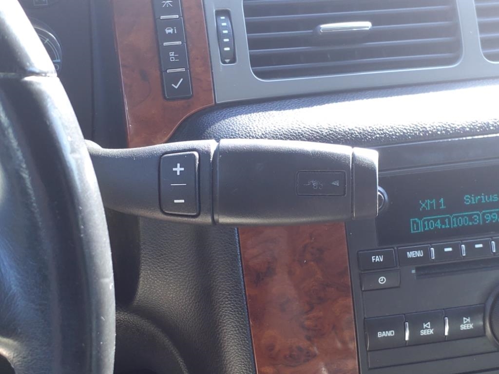 Chevrolet Suburban LT 1500 2WD 2013