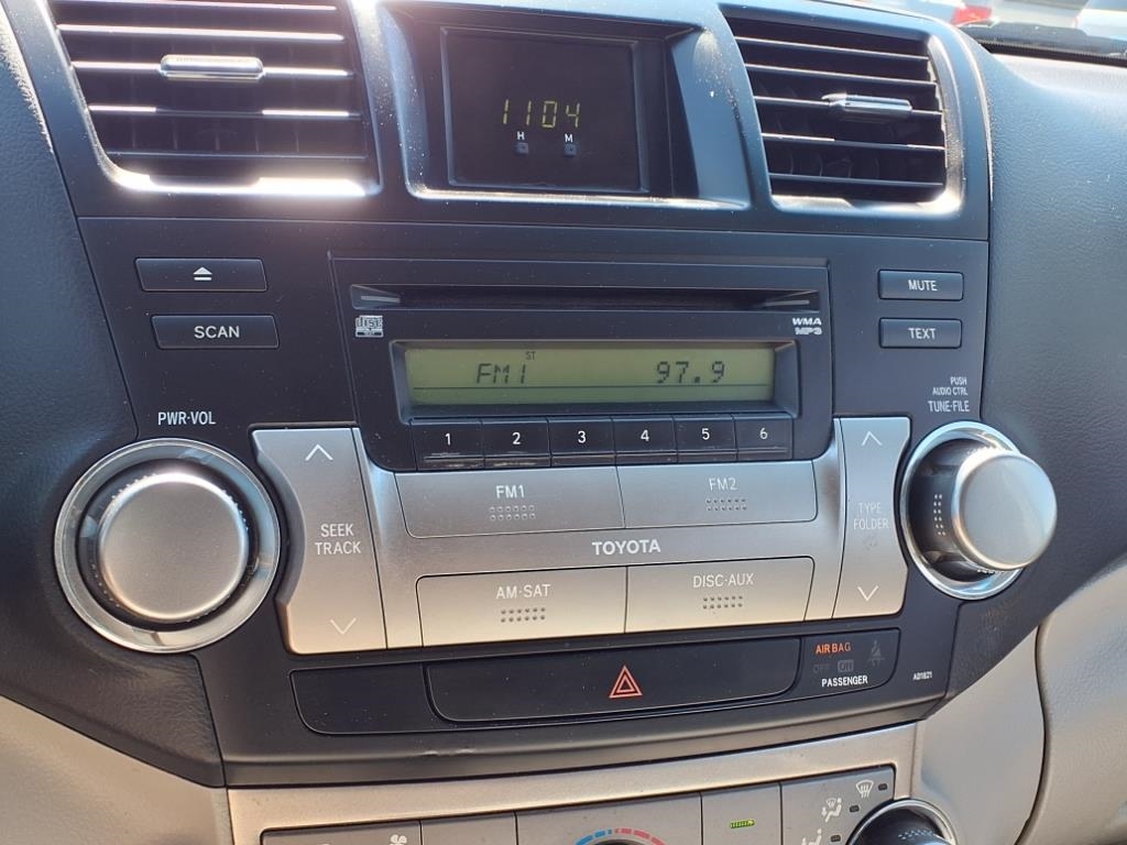 Toyota Highlander Base 2WD V6 2011