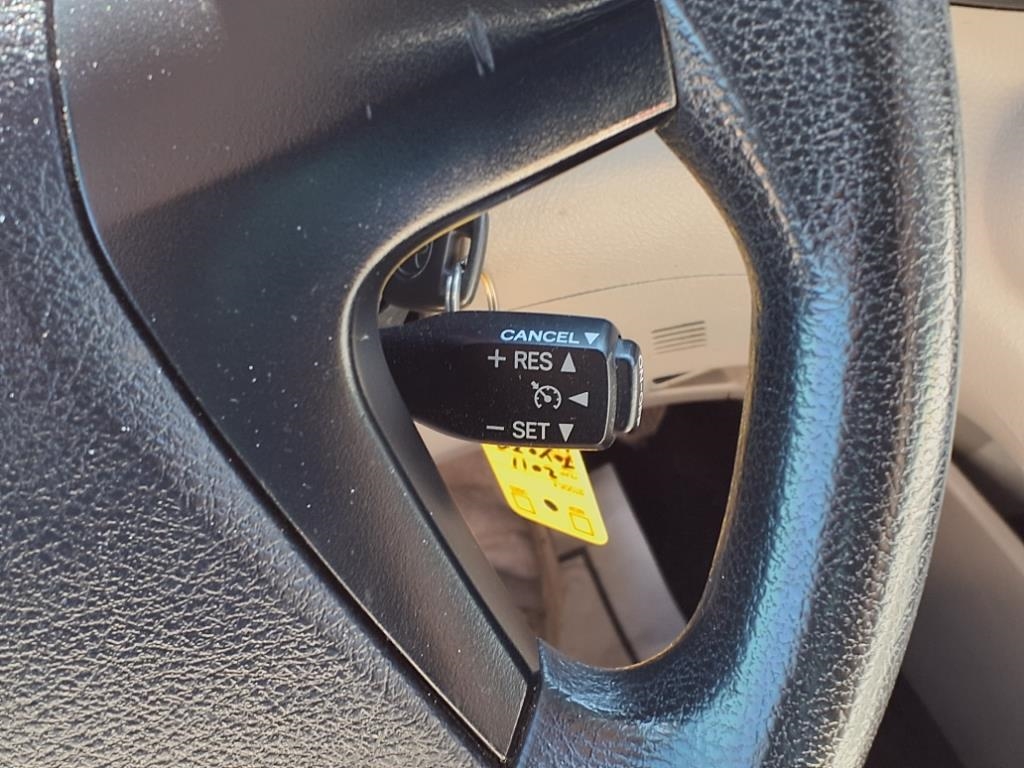 Toyota Highlander Base 2WD V6 2011