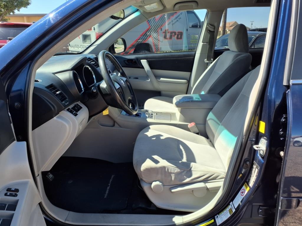 Toyota Highlander Base 2WD V6 2011