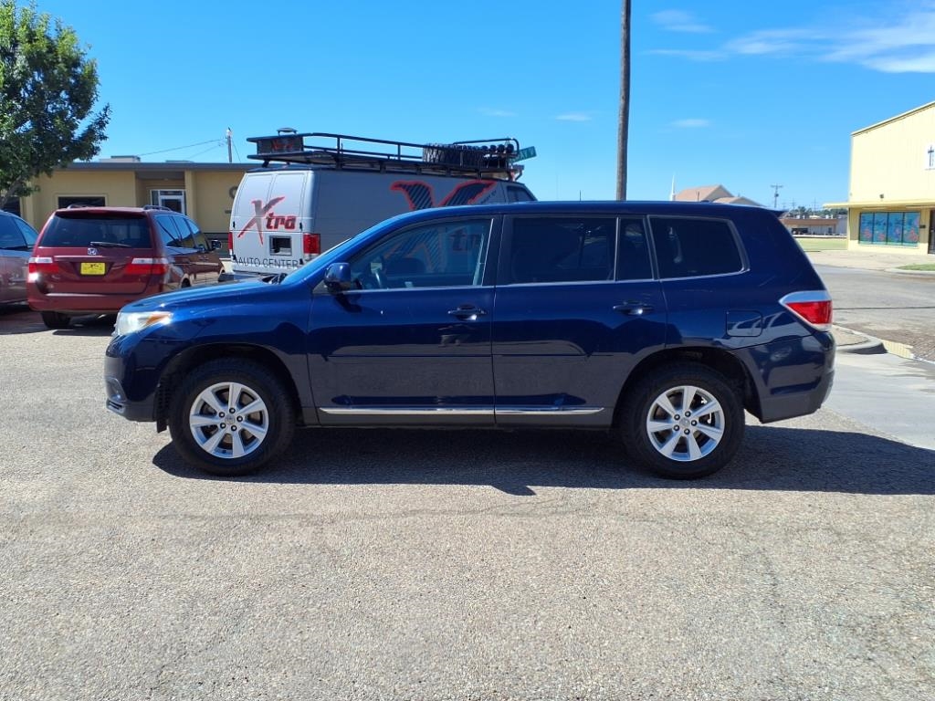 Toyota Highlander Base 2WD V6 2011