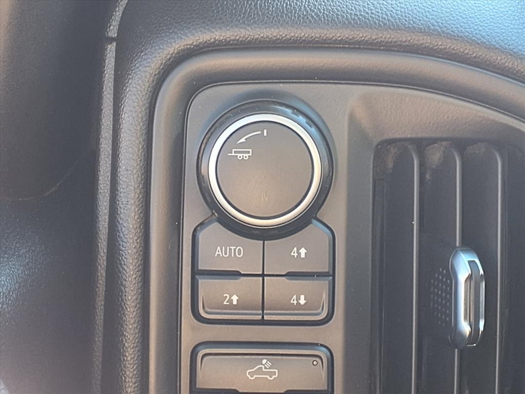 Chevrolet Silverado 1500 Custom Trail Boss Crew Cab Long Box 4WD 2021