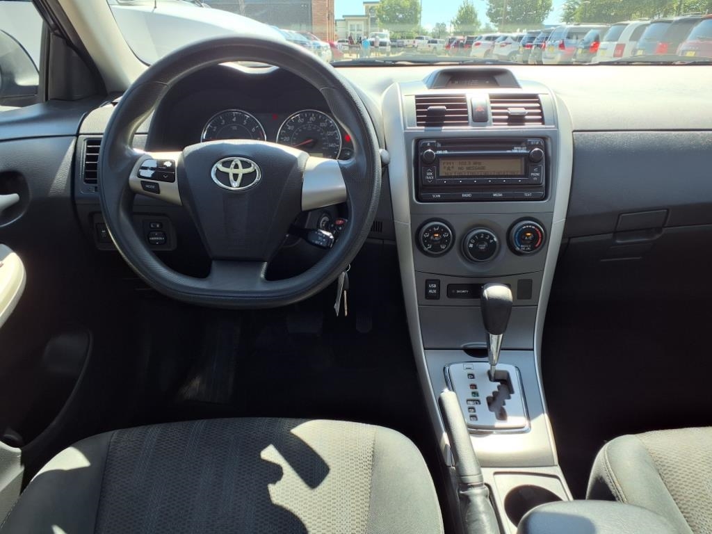 Toyota Corolla S 5-Speed MT 2012