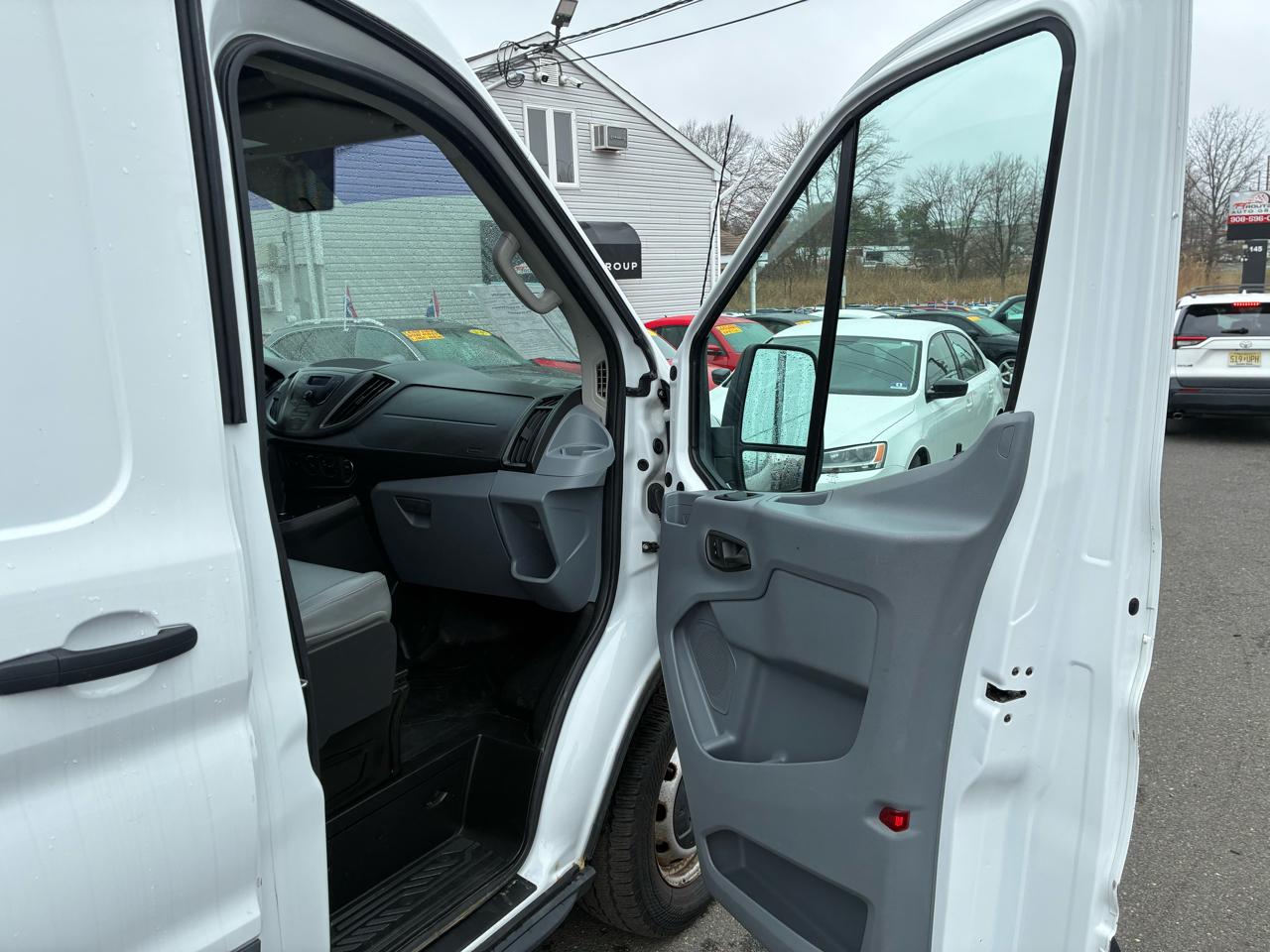 Ford Transit 150 Van Med. Roof w/Sliding Pass. 148-in. WB 2015