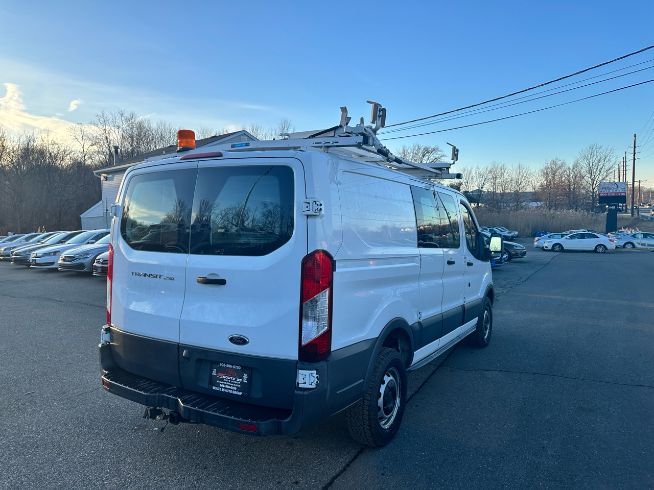 Ford Transit 250 Van Low Roof 60/40 Pass.130-in. WB 2015