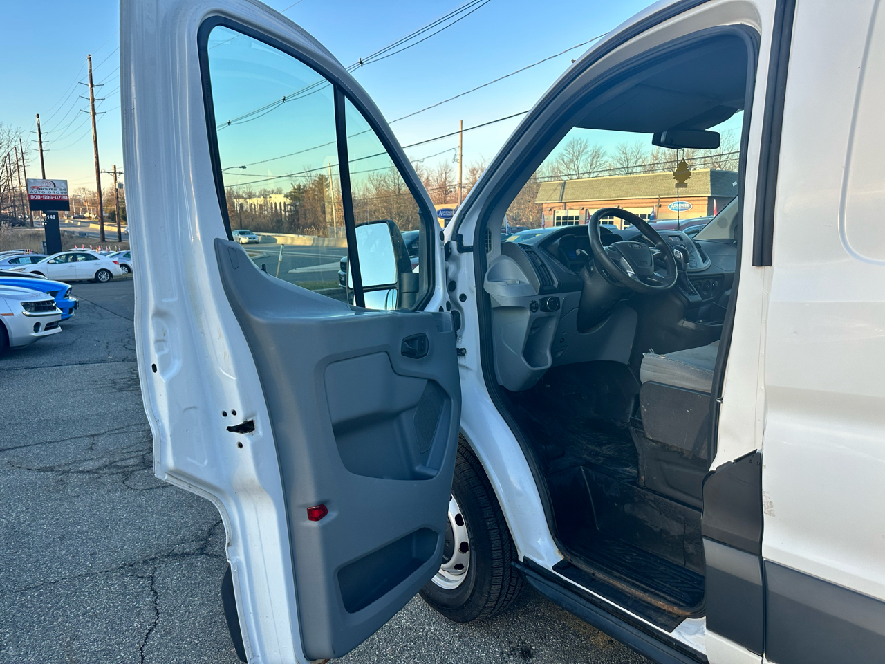 Ford Transit 250 Van Low Roof 60/40 Pass.130-in. WB 2015