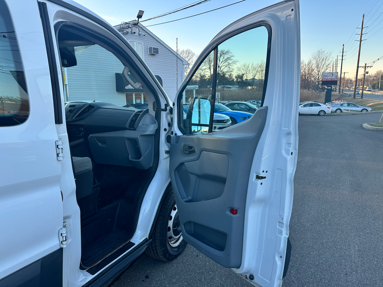 Ford Transit 250 Van Low Roof 60/40 Pass.130-in. WB 2015