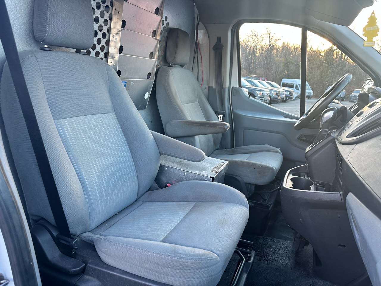 Ford Transit 250 Van Low Roof 60/40 Pass.130-in. WB 2015