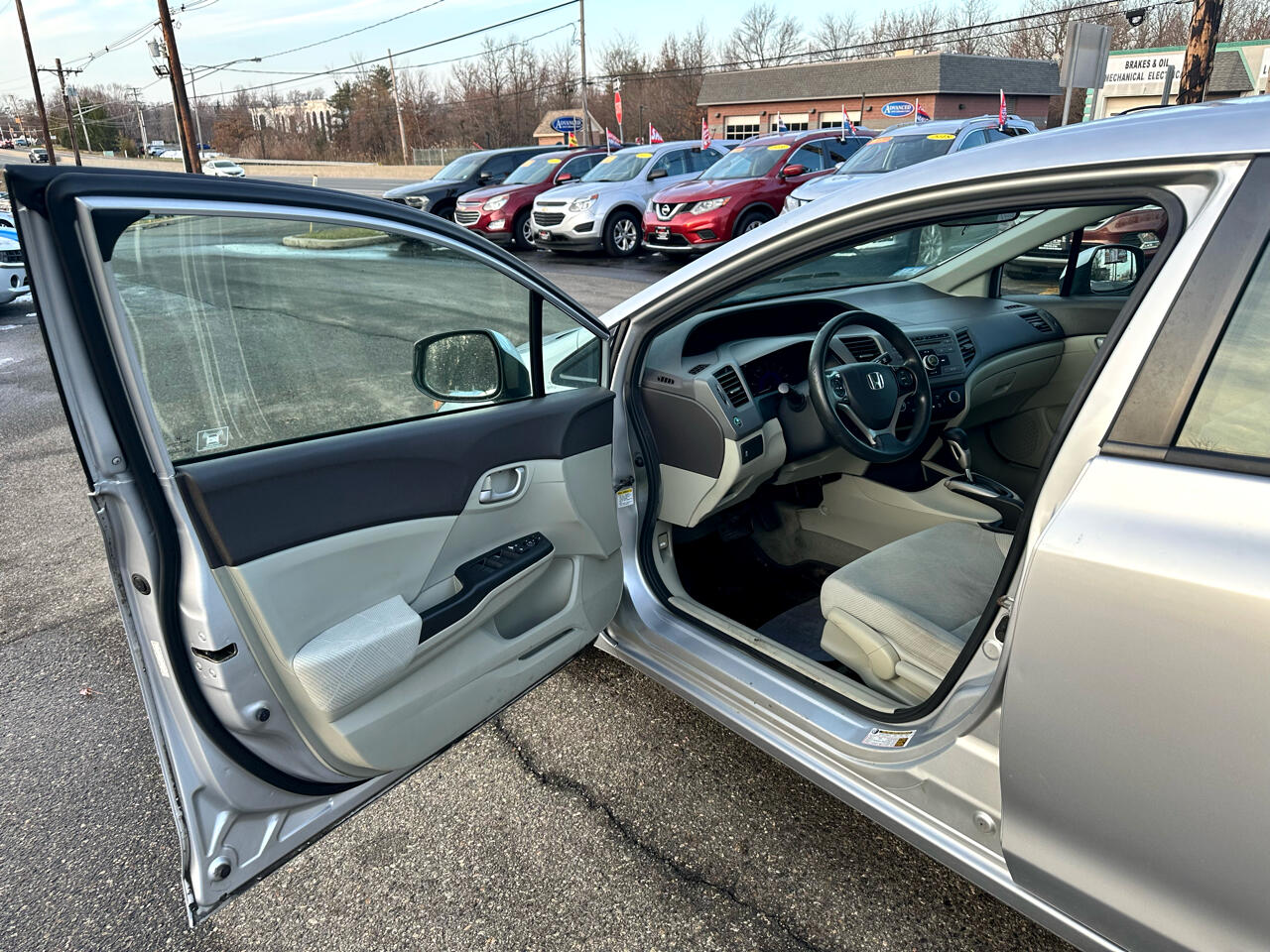 Honda Civic LX Sedan 5-Speed AT 2012