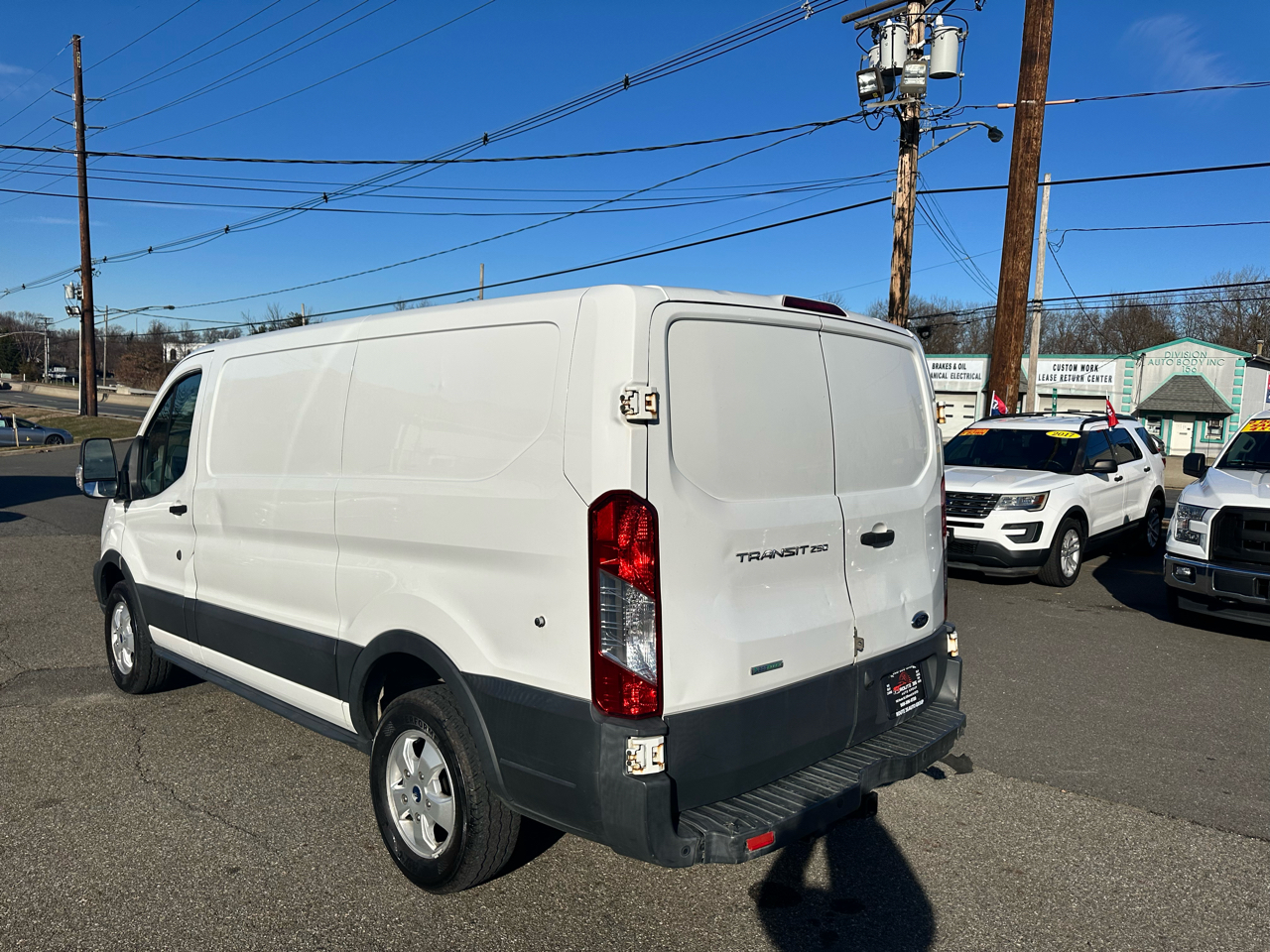 Ford Transit 250 Van Low Roof w/Sliding Pass. 130-in. WB 2017