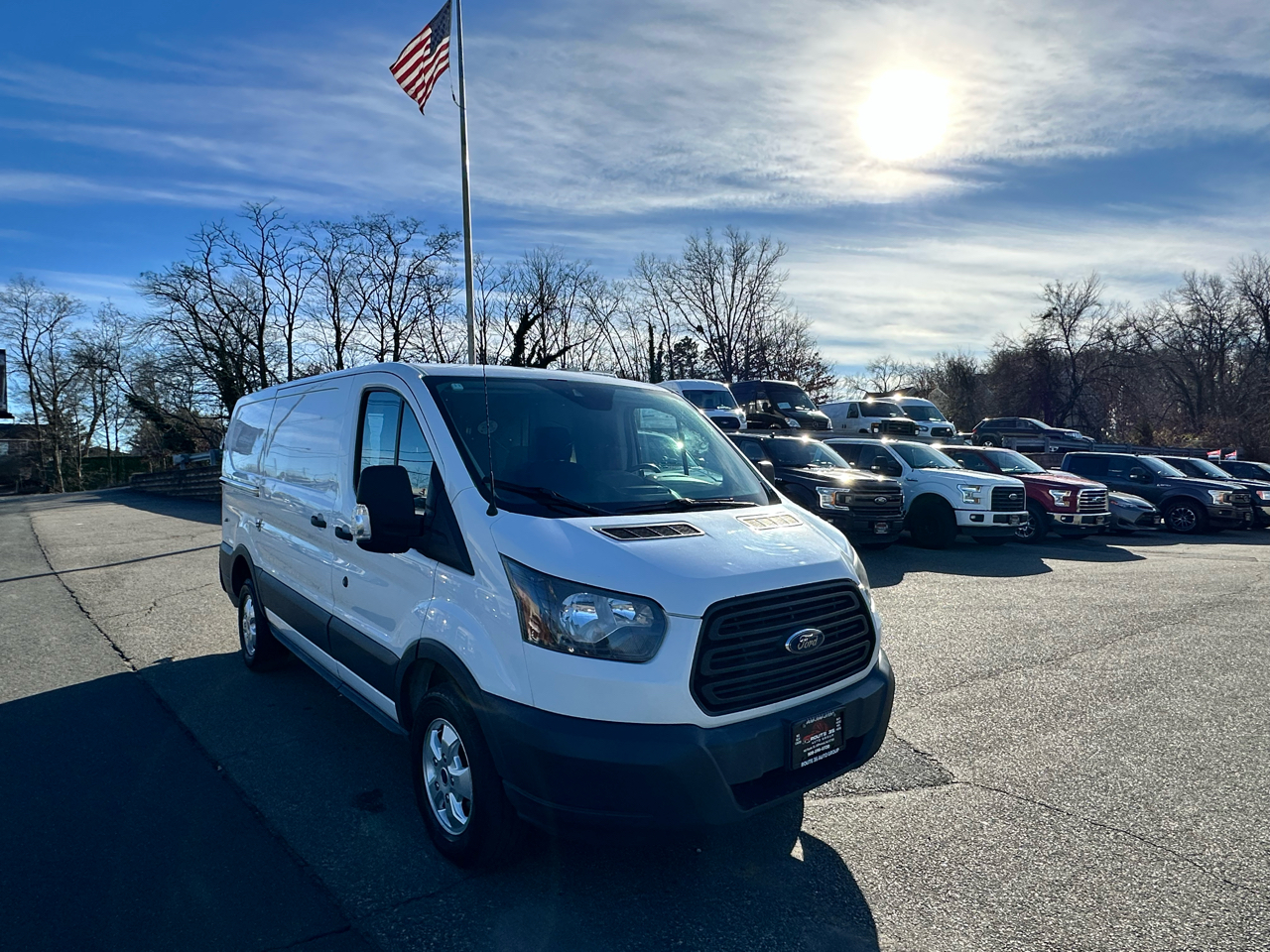 Ford Transit 250 Van Low Roof w/Sliding Pass. 130-in. WB 2017