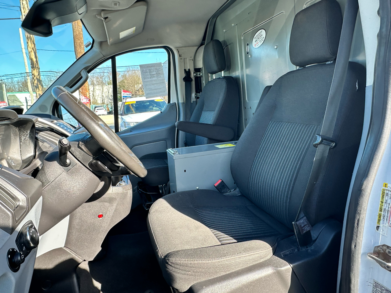 Ford Transit 250 Van Low Roof w/Sliding Pass. 130-in. WB 2017