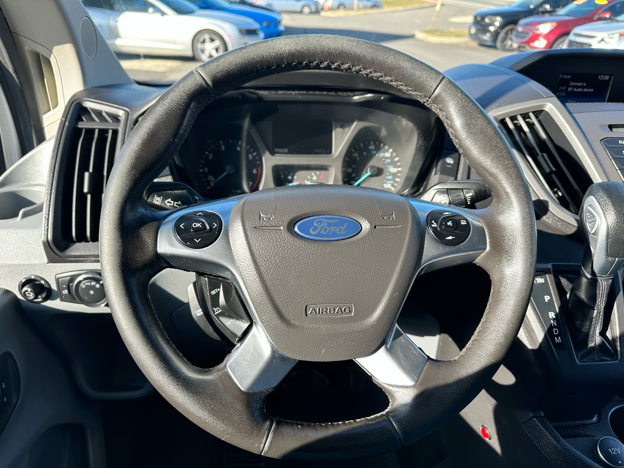 Ford Transit 250 Van Low Roof w/Sliding Pass. 130-in. WB 2017