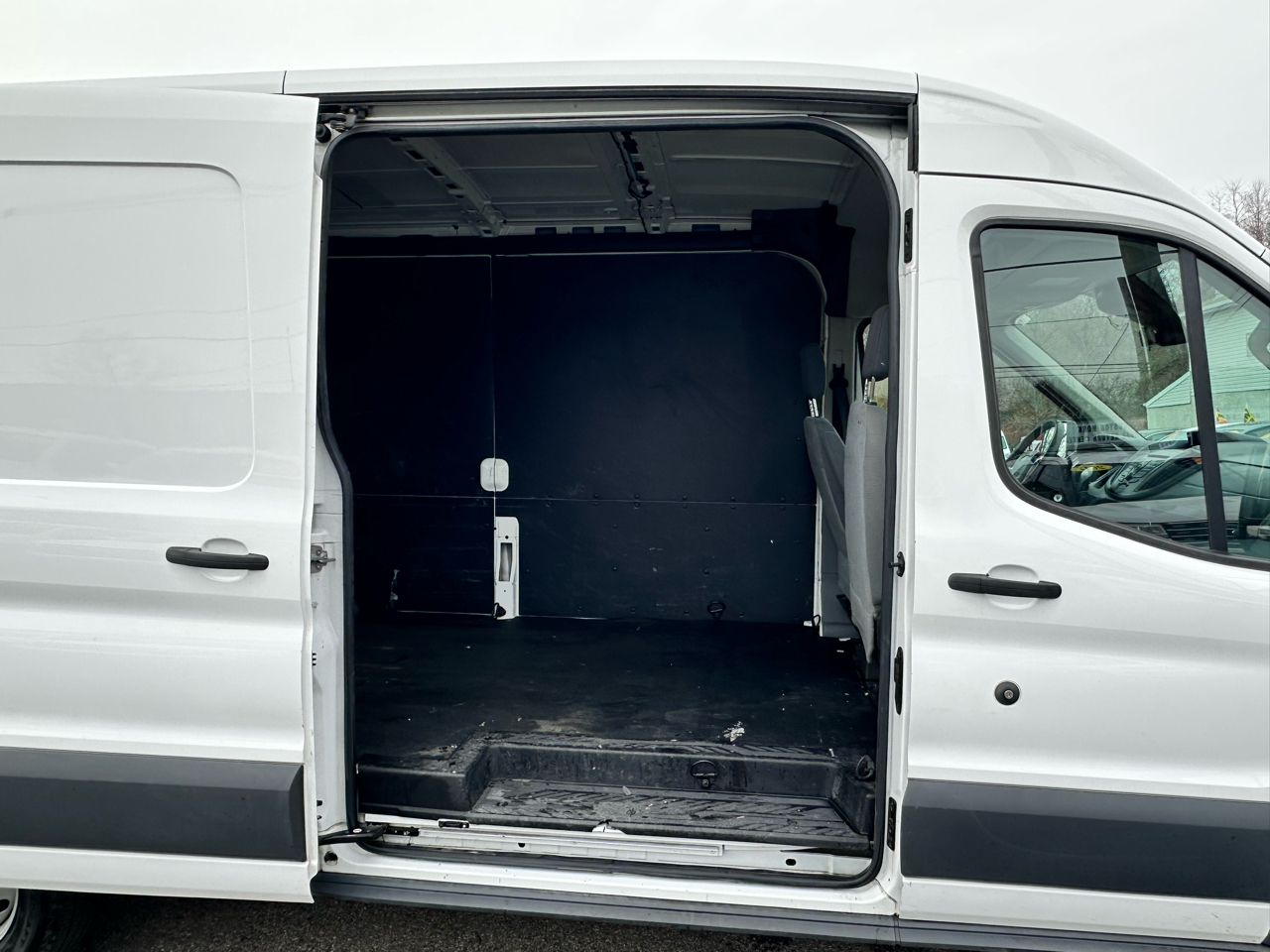 Ford Transit 150 Van Med. Roof w/Dual Sliding 148-in. WB 2015
